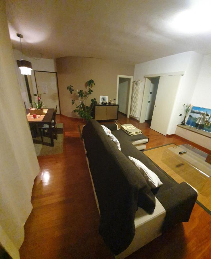 Casa Cristina Apartment ปาร์มา ภายนอก รูปภาพ